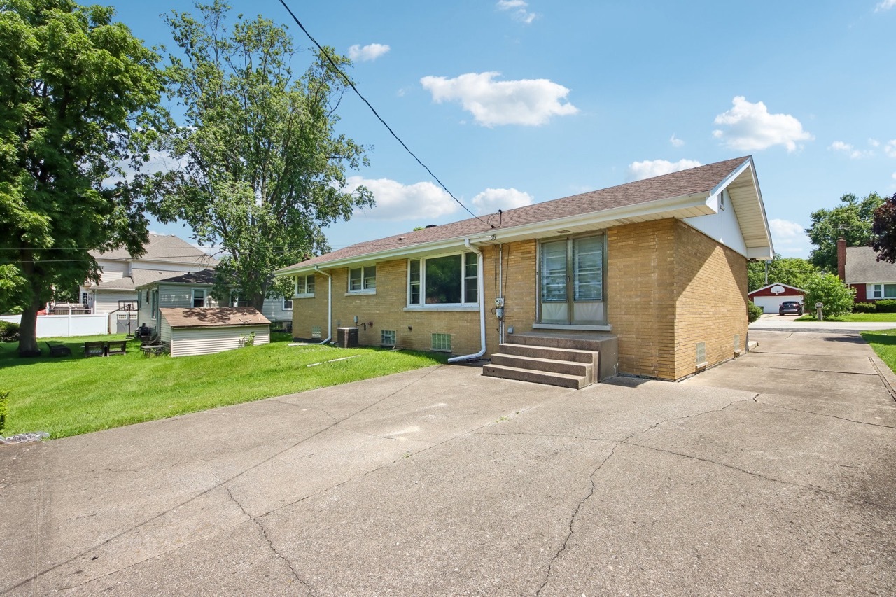 418 Highland Road Willowbrook, IL 60527 - Photo 36 of 44