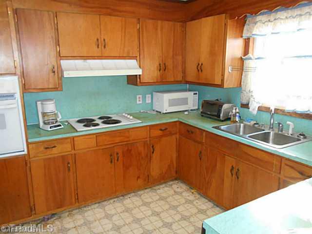 4009 McKinley Street High Point, NC 27265 - Photo 4 of 15 Kitchen. Great potential in Kitchen