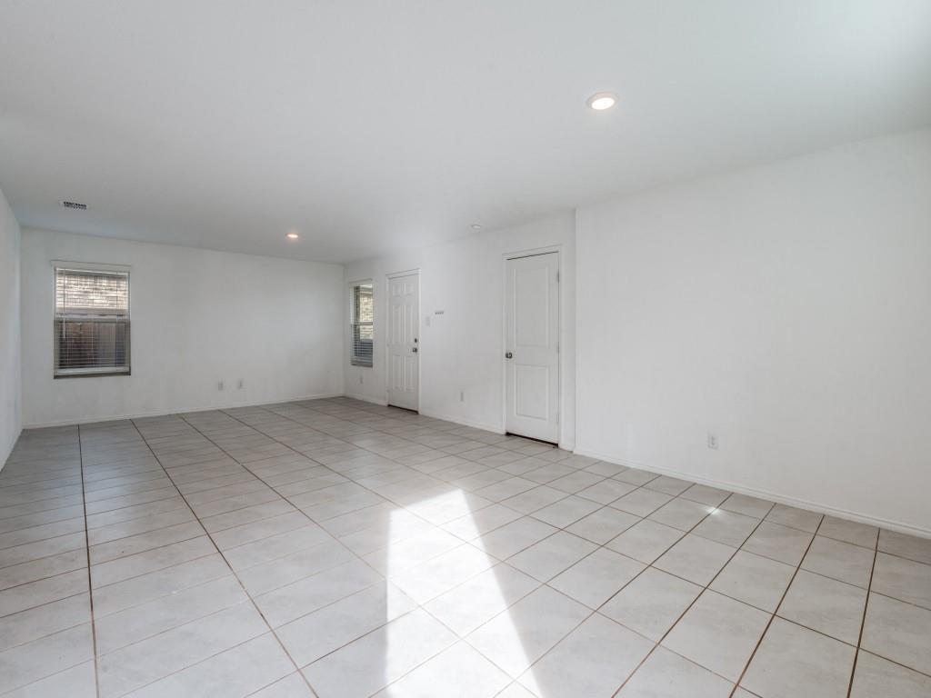 14008 Earlham Street Pilot Point, TX 76258 - Photo 5 of 23