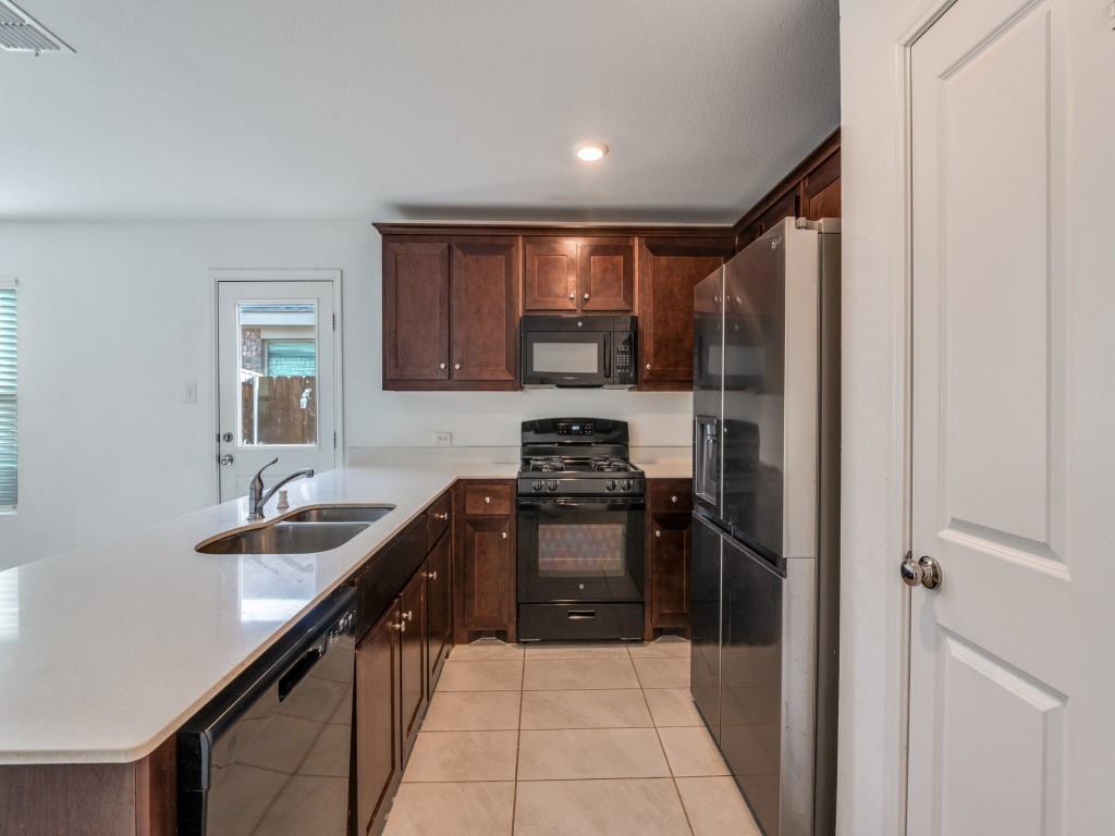 14008 Earlham Street Pilot Point, TX 76258 - Photo 10 of 23