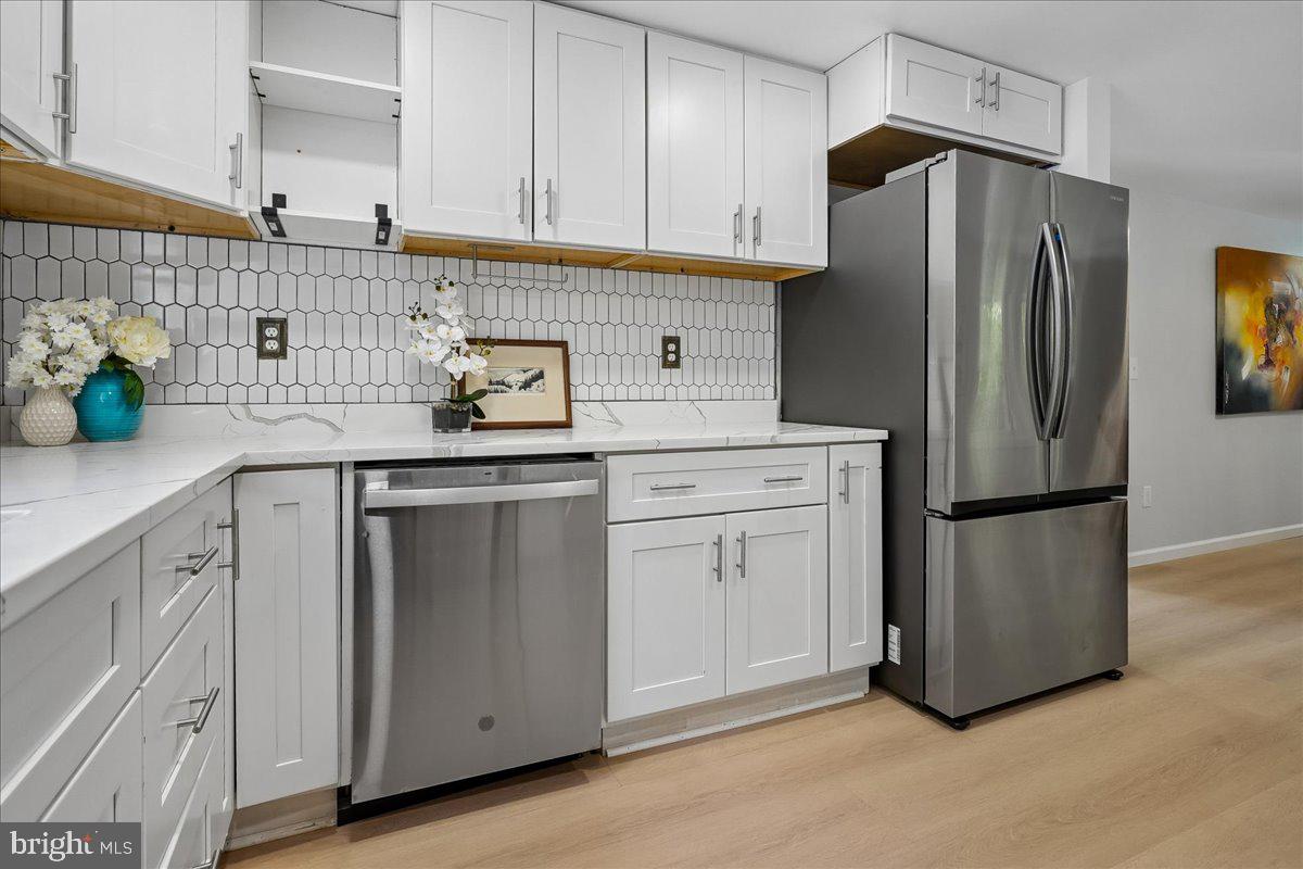 523 Widewater Road Stafford, VA 22554 - Photo 20 of 57 a kitchen with stainless steel appliances a refrigerator sink and cabinets