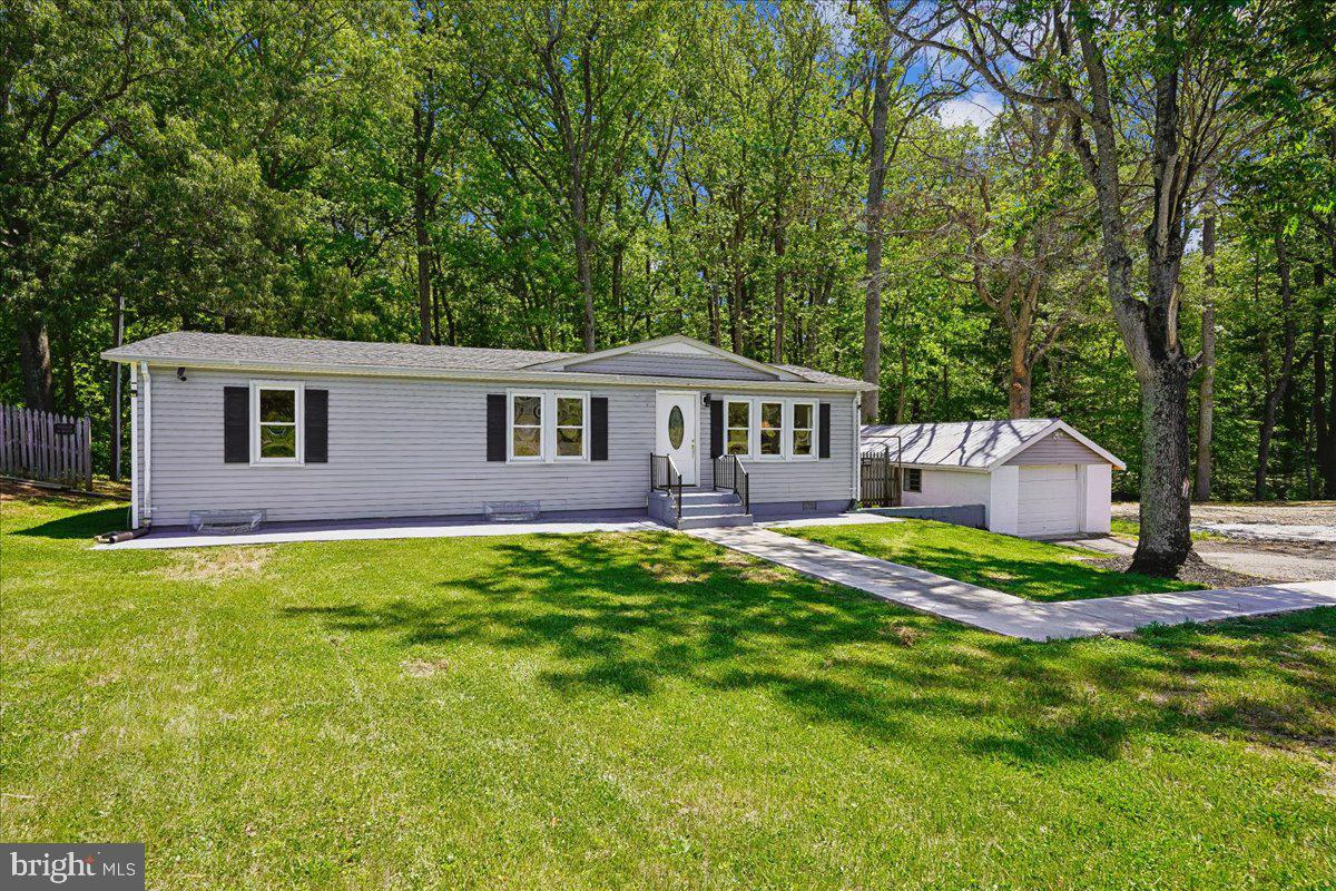 523 Widewater Road Stafford, VA 22554 - Photo 2 of 57 a front view of a house with a garden