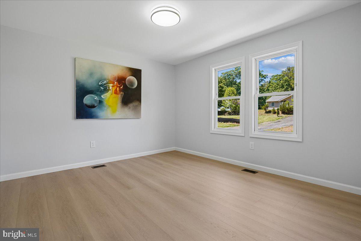 523 Widewater Road Stafford, VA 22554 - Photo 22 of 57 an empty room with windows