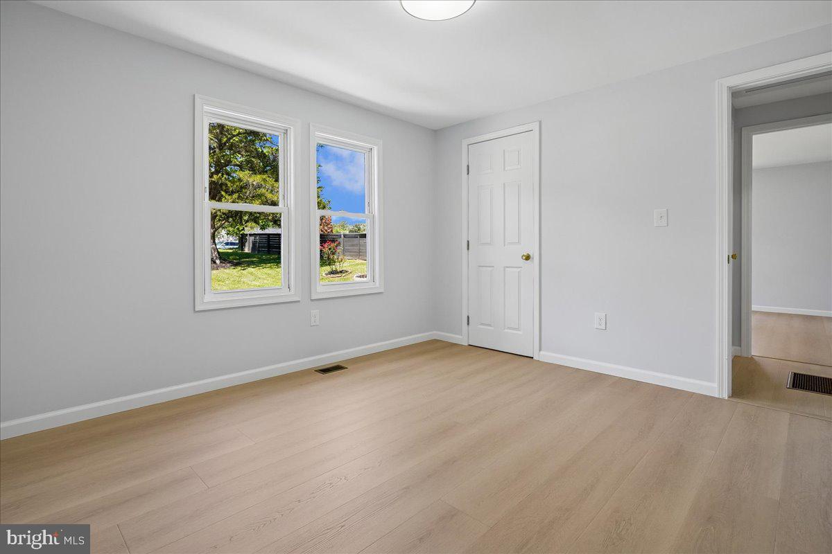523 Widewater Road Stafford, VA 22554 - Photo 23 of 57 an empty room with windows
