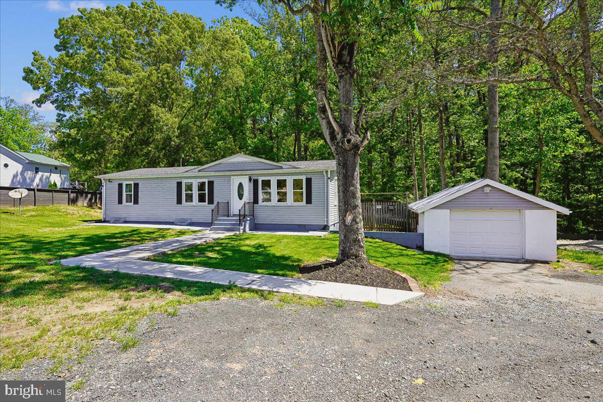 523 Widewater Road Stafford, VA 22554 - Photo 3 of 57 a front view of a house with garden