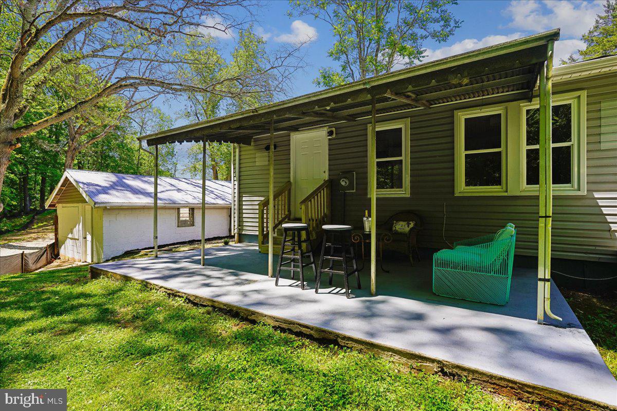 523 Widewater Road Stafford, VA 22554 - Photo 41 of 57 a view of a backyard with a large tree