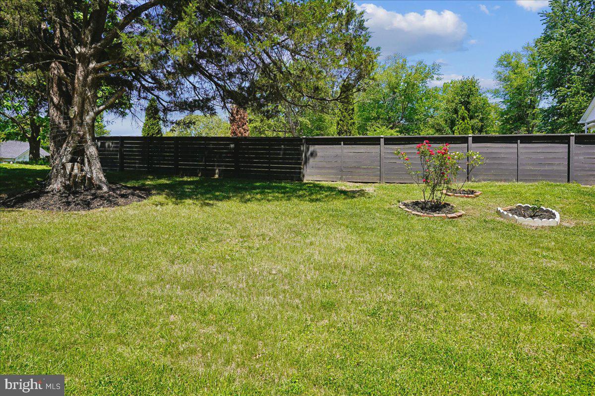 523 Widewater Road Stafford, VA 22554 - Photo 49 of 57 a view of a garden with wooden fence