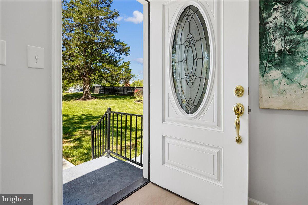 523 Widewater Road Stafford, VA 22554 - Photo 5 of 57 Entrance