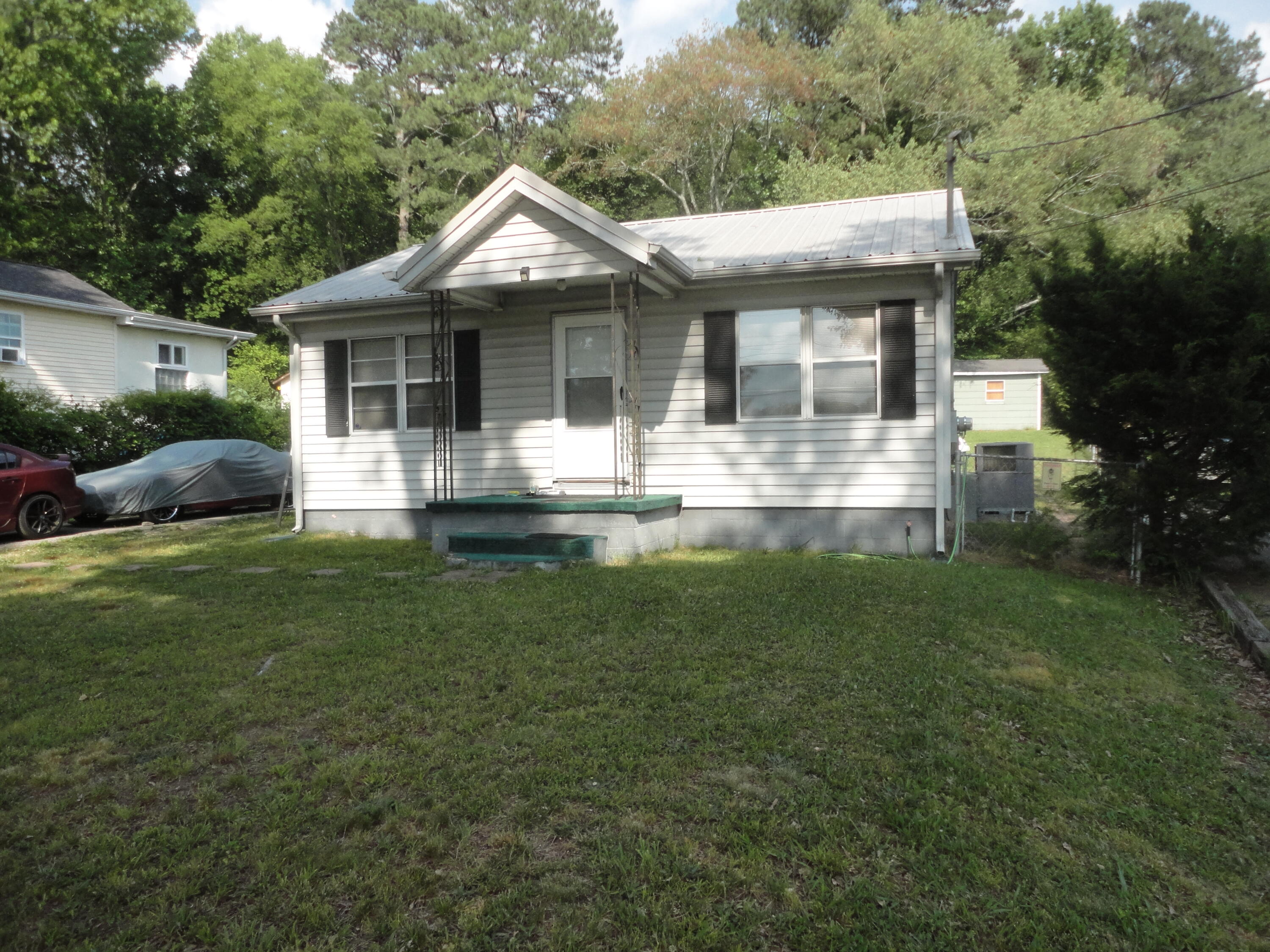1220 Greens Lake Road East Ridge, TN 37412 - Photo 2 of 13 DSC02173