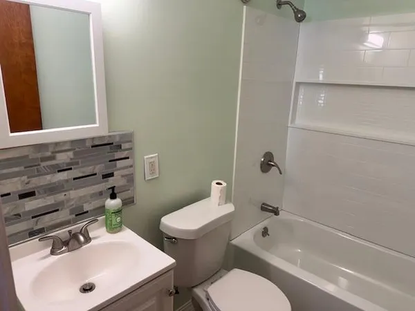 $1,100 | 19465 Seminole, Redford, MI 48240