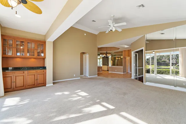 a view of a livingroom with a workspace