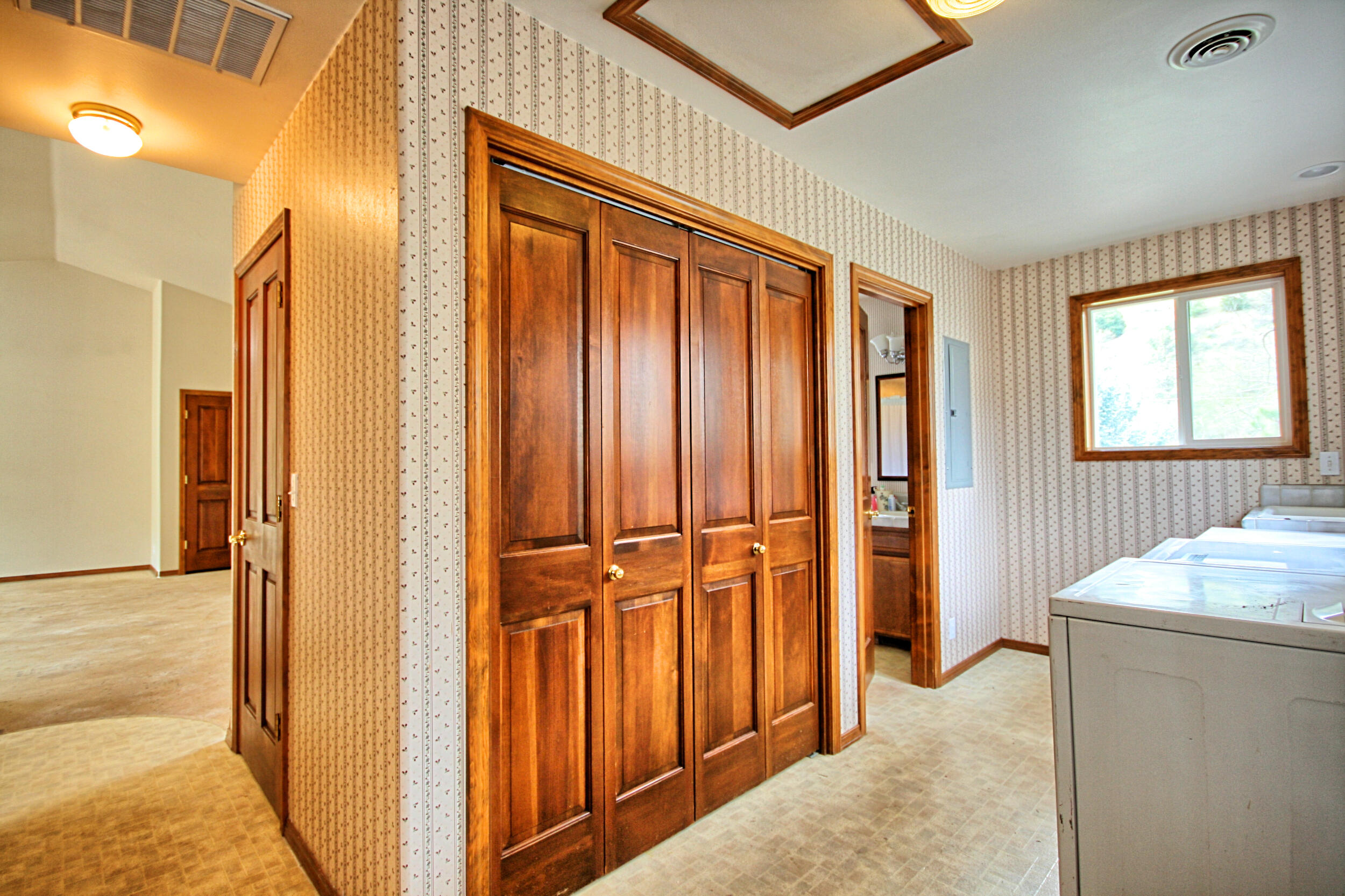 7255 Upper Applegate Road Jacksonville, OR 97530 - Photo 37 of 50 heating unit and water heater closet