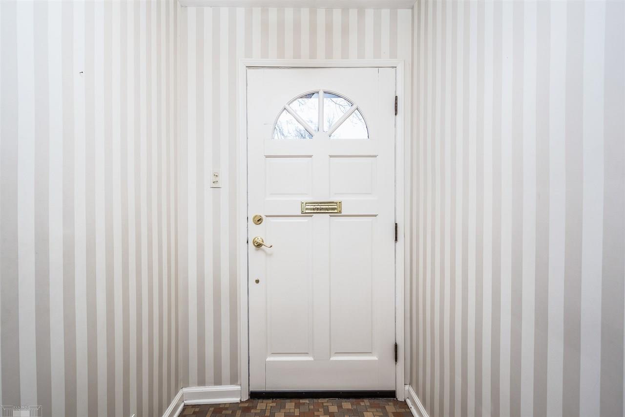 1630 Oxford Road Grosse Pointe Woods, MI 48236 - Photo 7 of 50