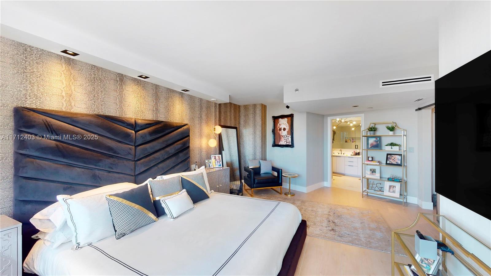 1000 West Island Boulevard, Unit 2903 Aventura, FL 33160 - Photo 9 of 20 a living room with furniture and a flat screen tv