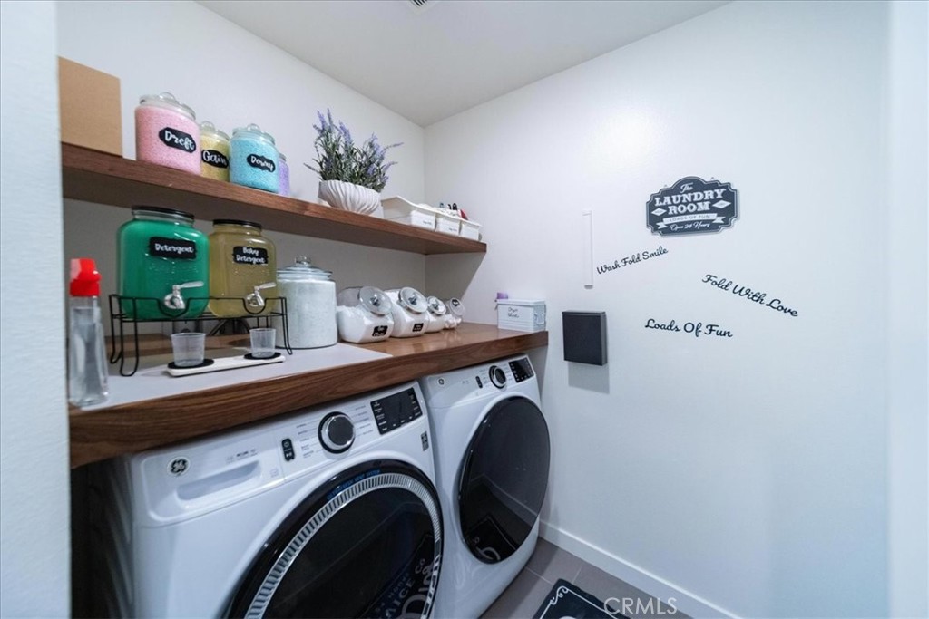 35246 Blossom Place Fallbrook, CA 92028 - Photo 31 of 62 a utility room with dryer and washer