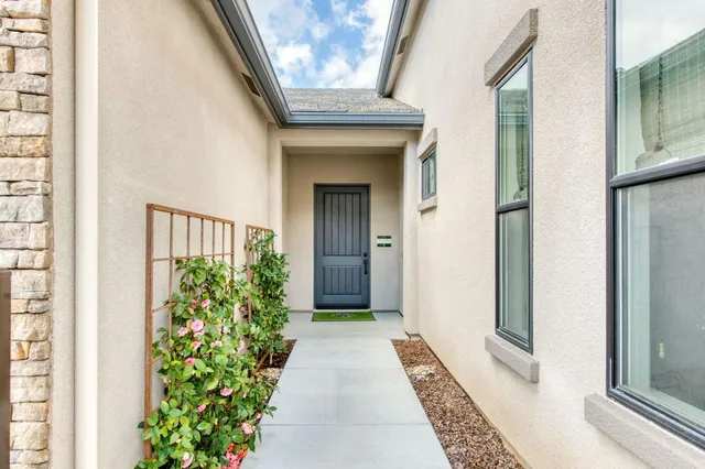 $1,395,000 | 11609 North Sandy Par Drive, Fresno, CA 93730