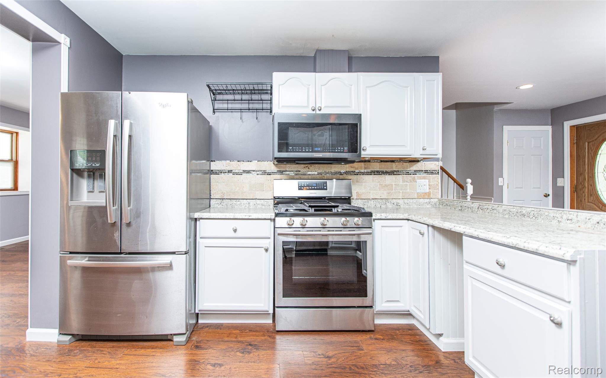 3089 Greenwood Street Rochester, MI 48309 - Photo 6 of 24 -13.jpg