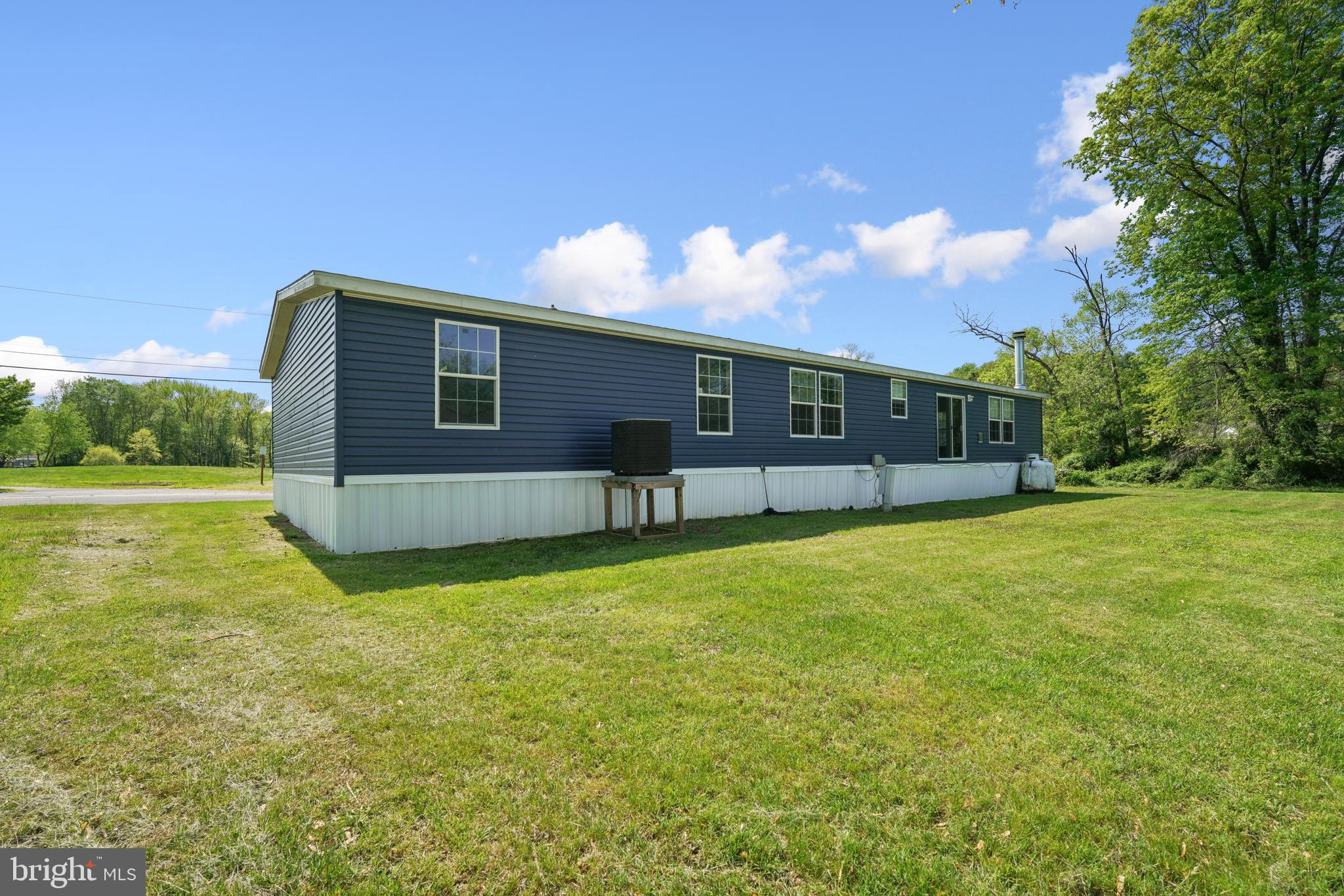 41 North Dragon Drive Bear, DE 19701 - Photo 29 of 30 a backyard of a house with table and chairs