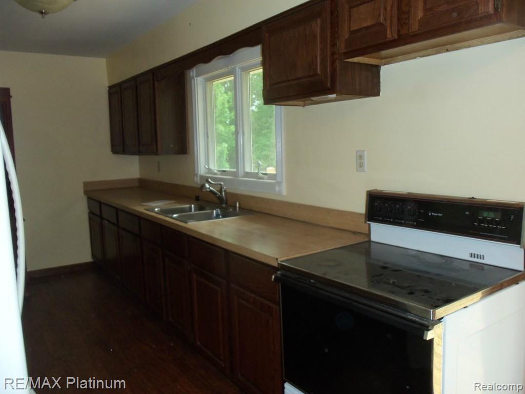 9000 Brophy Road Howell, MI 48855 - Photo 9 of 14 Gallery Image 9