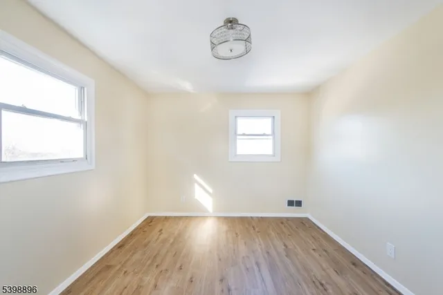 $3,000 | 413 Essex Street, Hackensack, NJ 07601