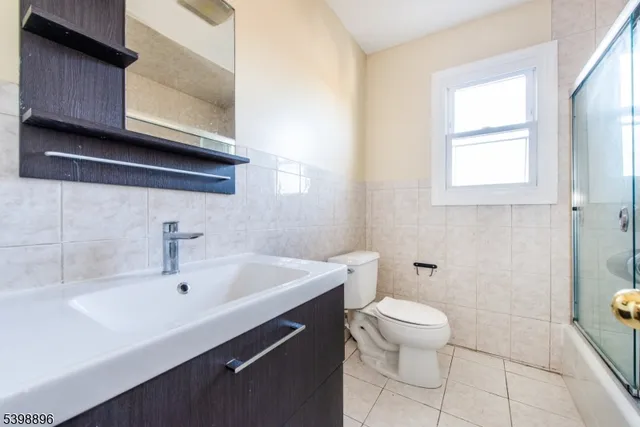 $3,000 | 413 Essex Street, Hackensack, NJ 07601