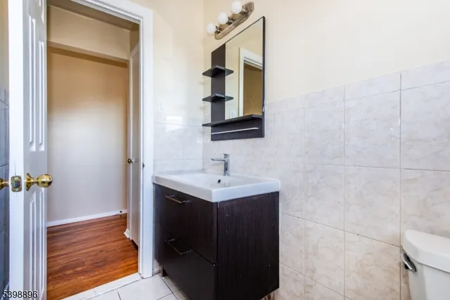 $3,000 | 413 Essex Street, Hackensack, NJ 07601