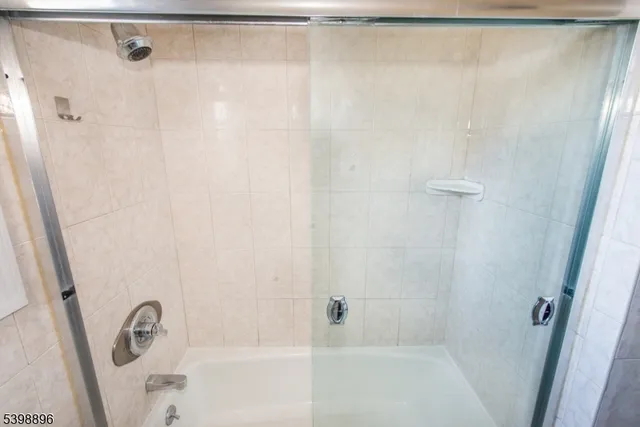 $3,000 | 413 Essex Street, Hackensack, NJ 07601