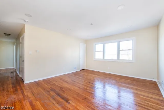 $3,000 | 413 Essex Street, Hackensack, NJ 07601