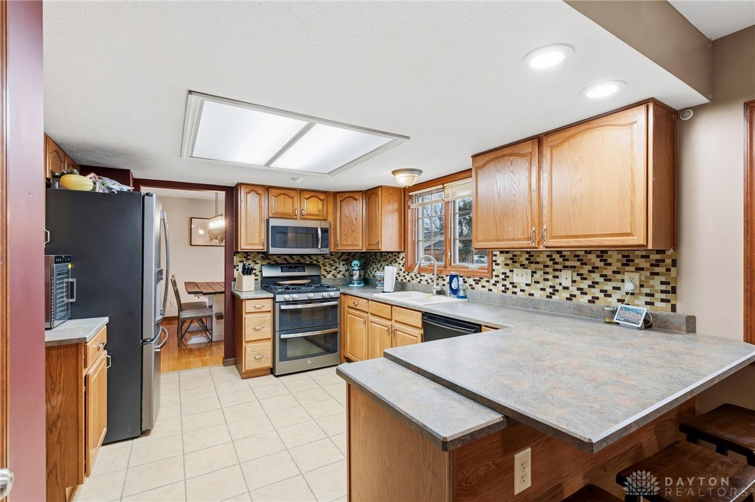 992 Spinning Road Dayton, OH 45431 - Photo 11 of 38 Gallery Image 11