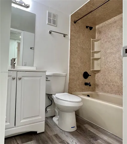 $2,300 | 430 Commodore Drive, Unit 206, Plantation, FL 33325