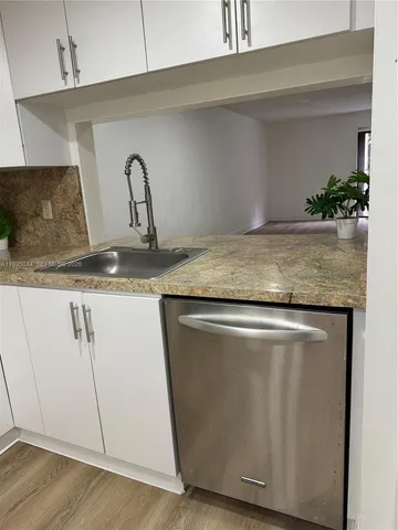 $2,300 | 430 Commodore Drive, Unit 206, Plantation, FL 33325