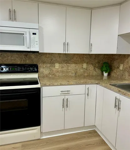 $2,300 | 430 Commodore Drive, Unit 206, Plantation, FL 33325