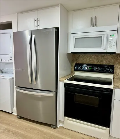 $2,300 | 430 Commodore Drive, Unit 206, Plantation, FL 33325