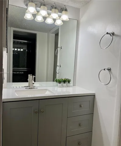 $2,300 | 430 Commodore Drive, Unit 206, Plantation, FL 33325