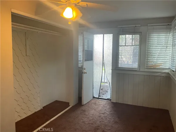 a view of empty room with window