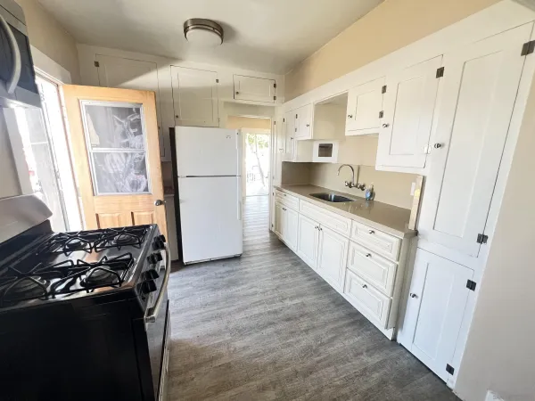 $2,900 | 4060 Oakcrest Drive, San Diego, CA 92105
