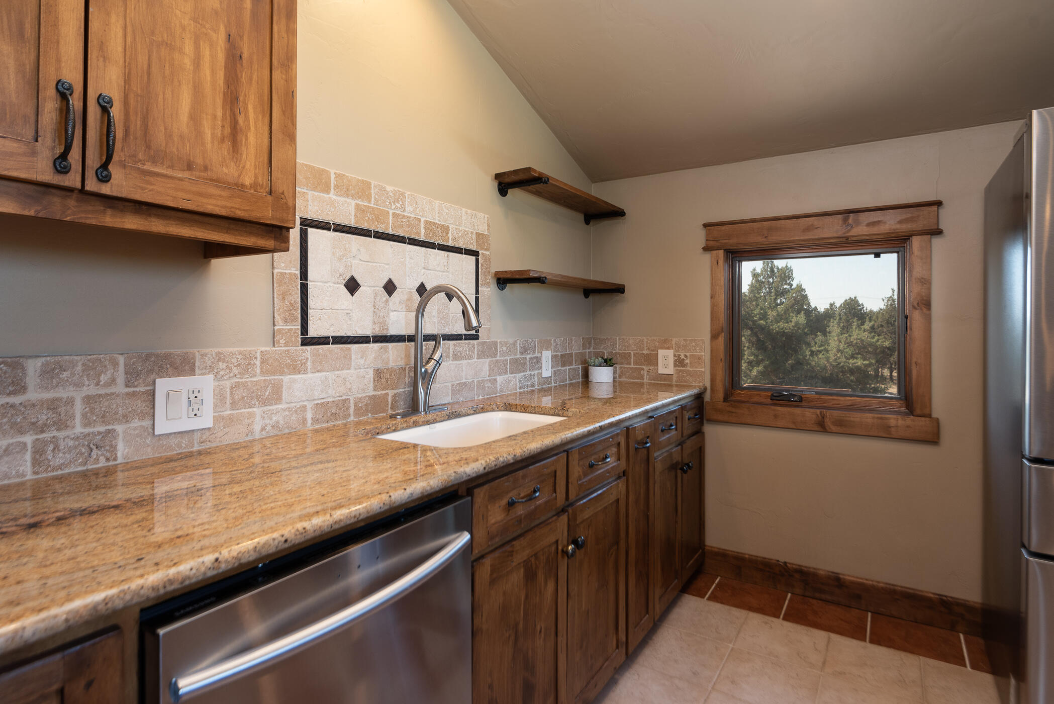 65025 Hunnell Road Bend, OR 97703 - Photo 13 of 50 13Kitchen sink