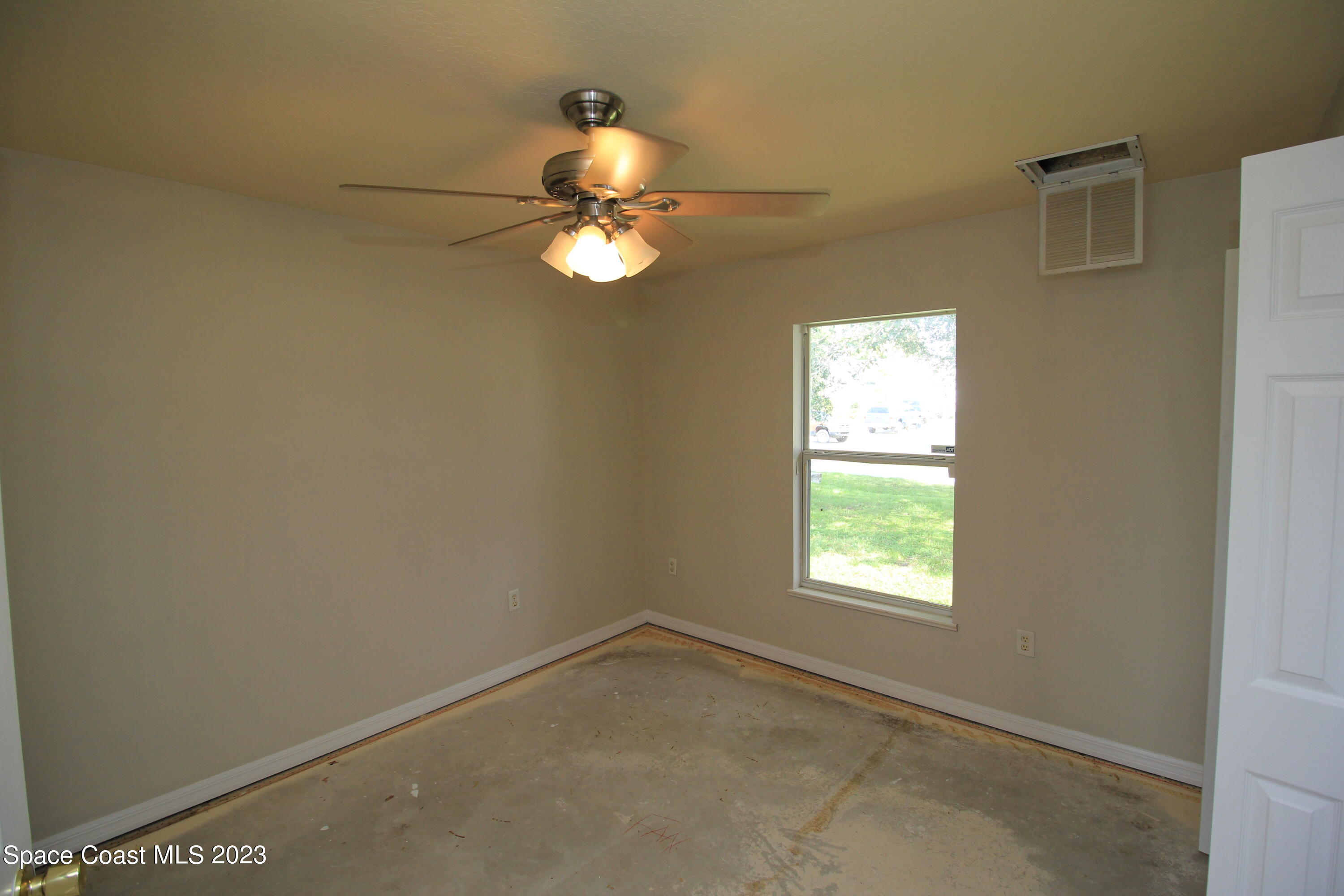 492 Eldron Boulevard Southeast Palm Bay, FL 32907 - Photo 18 of 28 an empty room with a window