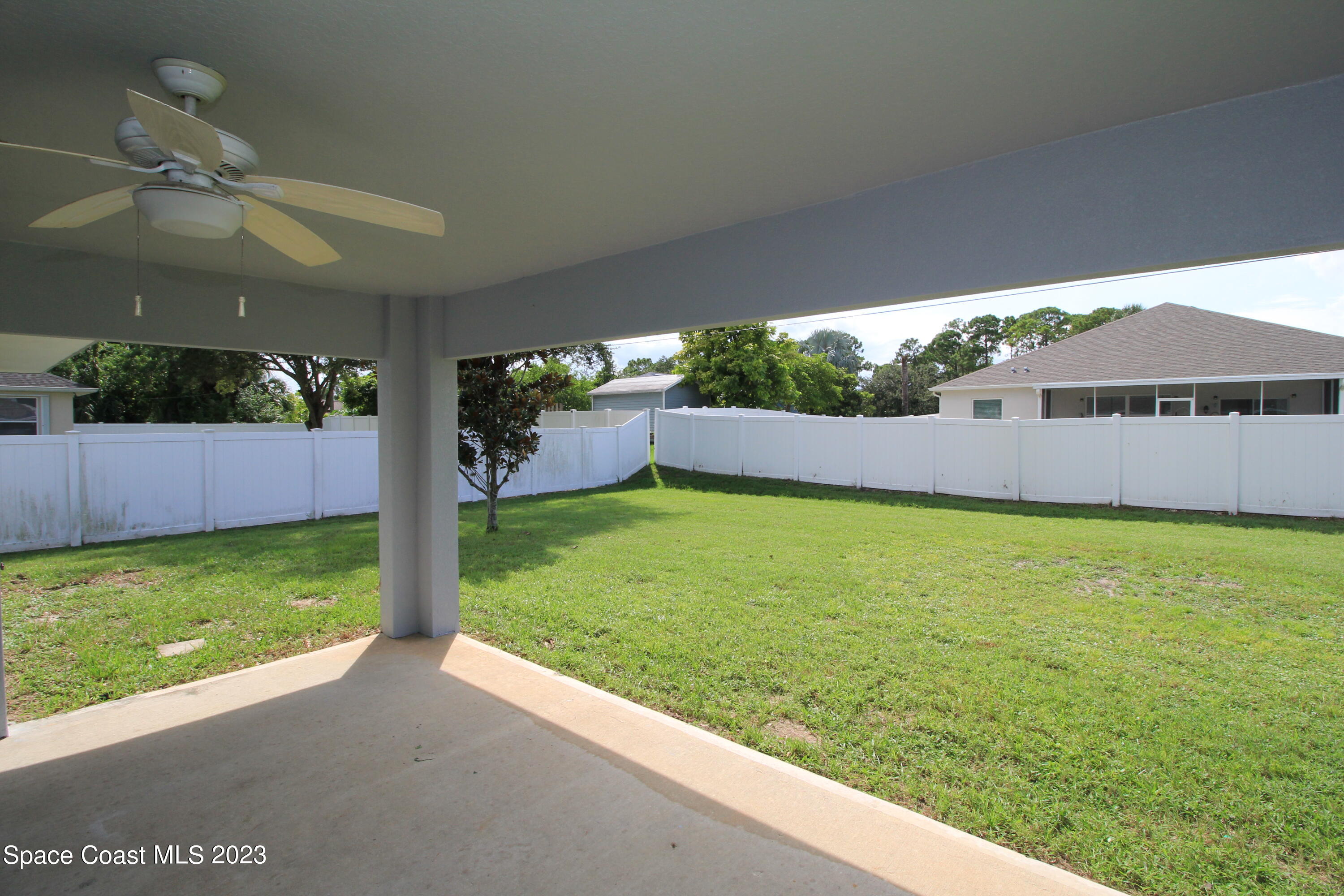 492 Eldron Boulevard Southeast Palm Bay, FL 32907 - Photo 5 of 28 a view of an outdoor space and yard
