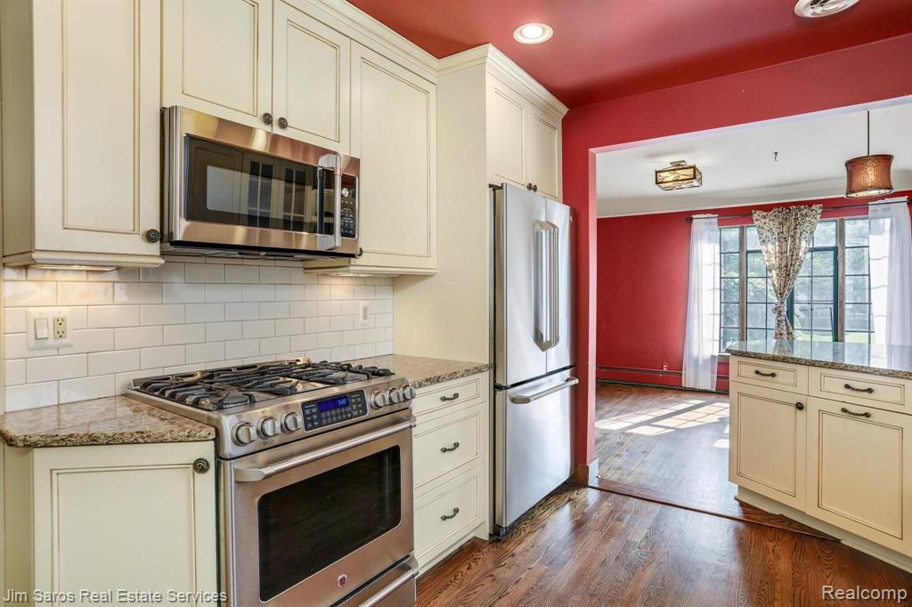 328 Fisher Road Grosse Pointe Farms, MI 48230 - Photo 7 of 24