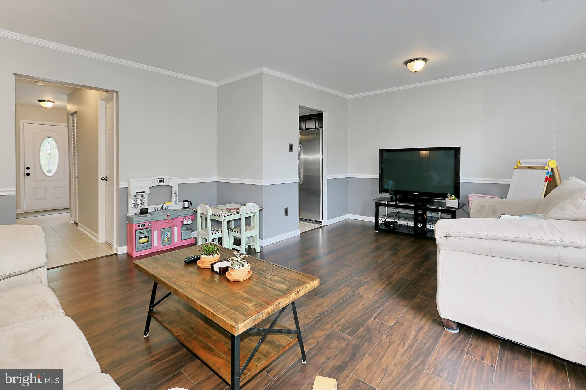7936 Spring Forest Court Springfield, VA 22152 - Photo 9 of 40 Spacious living room