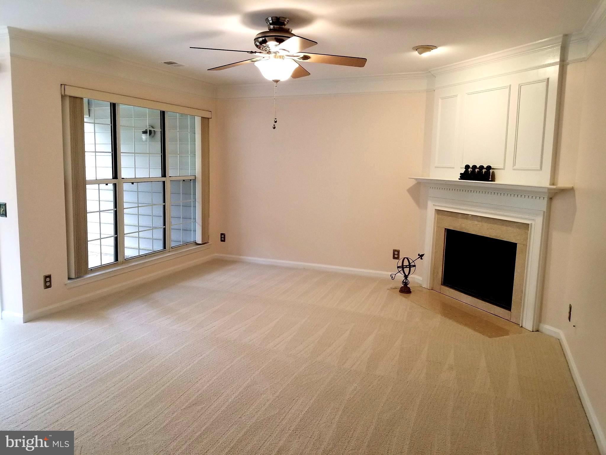 11196 Rienzi Place, Unit 203 Manassas, VA 20109 - Photo 7 of 25 Living Room