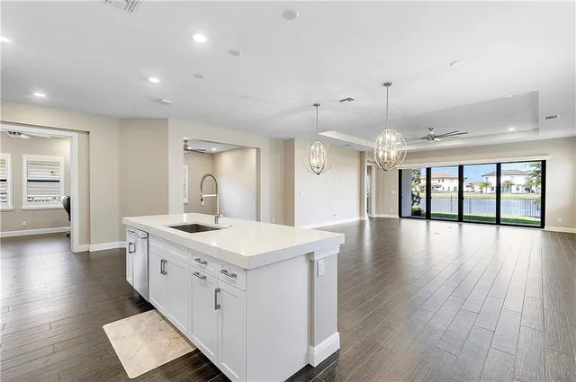 $1,080,000 | 11835 South Baypoint Circle, Parkland, FL 33076