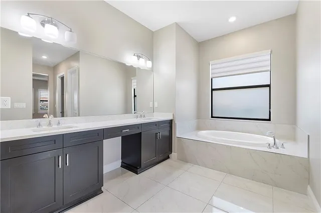 $1,080,000 | 11835 South Baypoint Circle, Parkland, FL 33076