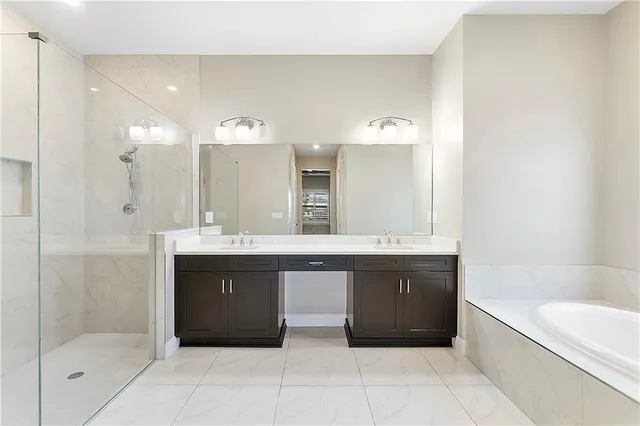 $1,080,000 | 11835 South Baypoint Circle, Parkland, FL 33076