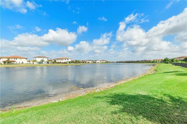 $1,080,000 | 11835 South Baypoint Circle, Parkland, FL 33076