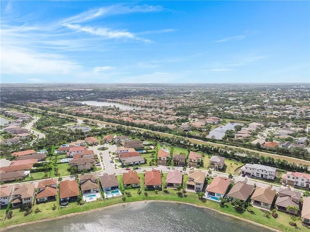 $1,080,000 | 11835 South Baypoint Circle, Parkland, FL 33076