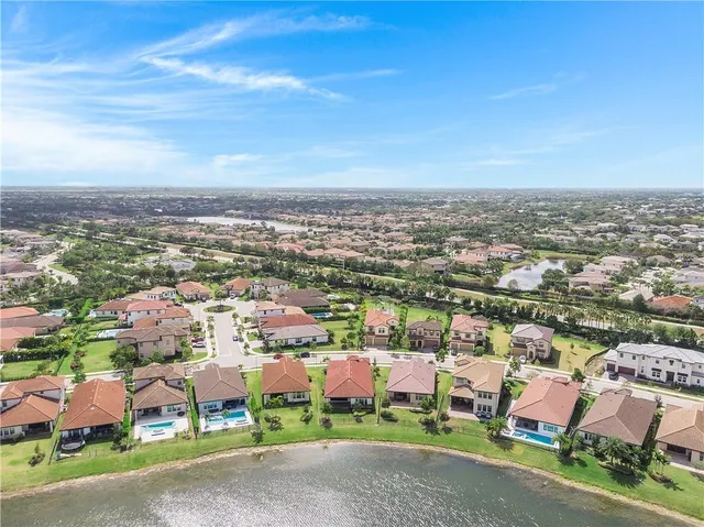 $1,080,000 | 11835 South Baypoint Circle, Parkland, FL 33076