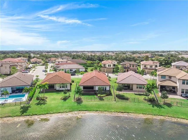 $1,080,000 | 11835 South Baypoint Circle, Parkland, FL 33076