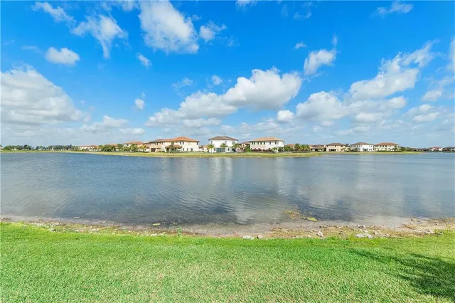 $1,080,000 | 11835 South Baypoint Circle, Parkland, FL 33076